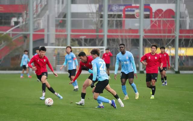 开云中国官网-毛伟杰合同剩1年 与冯劲竞争主力 大连首胜在三镇？卡迪斯标王